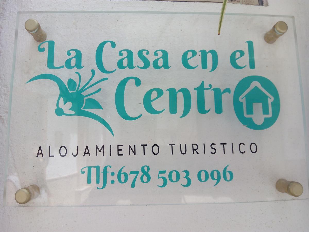 Отель La Casa En El Centro Эсиха Экстерьер фото